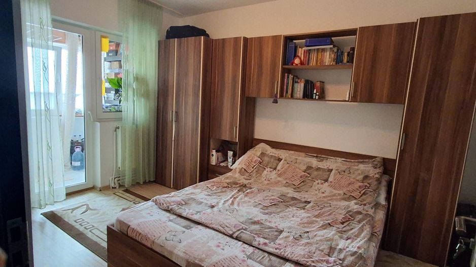 Apartament cu 3 camere de vânzare in Cetate - Poză 2