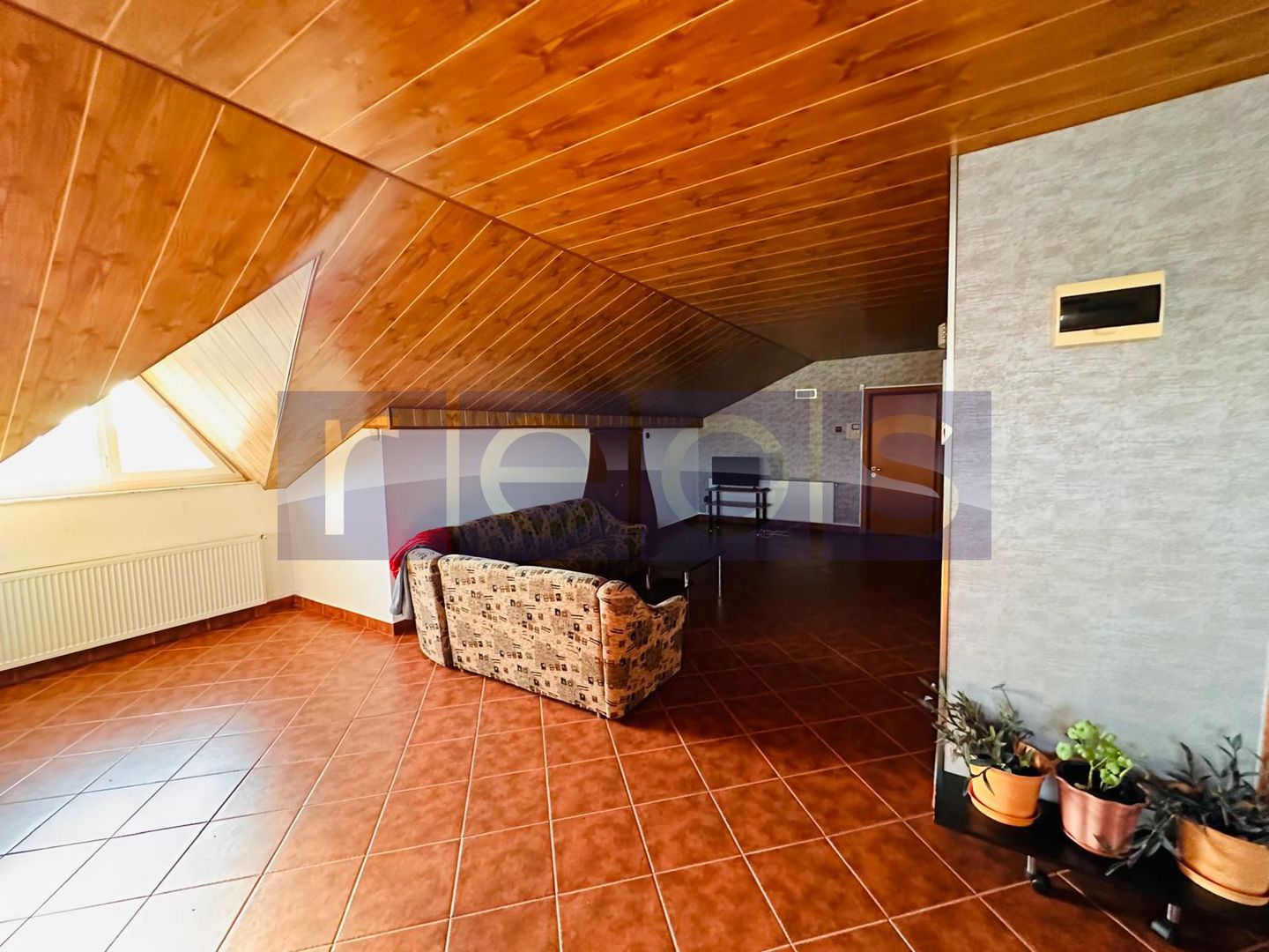 VILA DE VANZARE PE LAC | CREVEDIA | 7 CAMERE - Poză 25