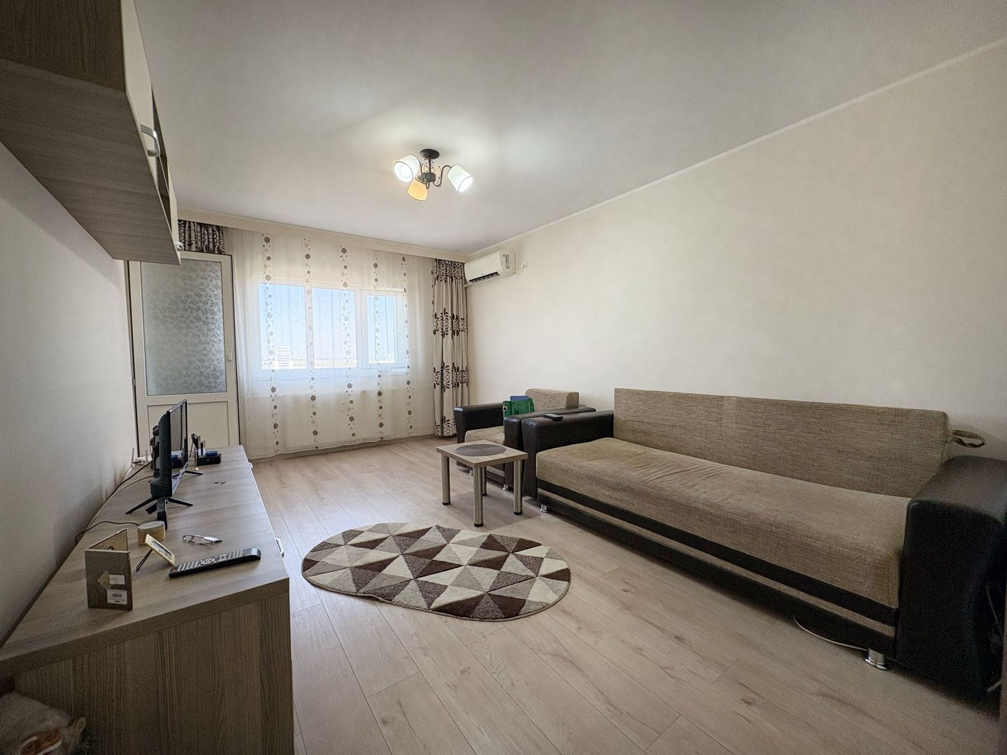 Garsonieră decomandata Titan – 1 Decembrie 1918, renovată, mobilata - Poză 3