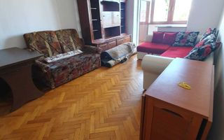 Apartament cu 4 camere decomandate, centru de cartier. - Poză 2