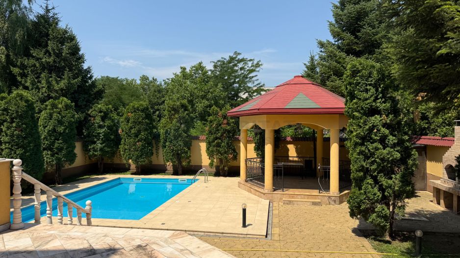 Vila 9 camere cu piscina si teren de 1.000 mp - Poză 10