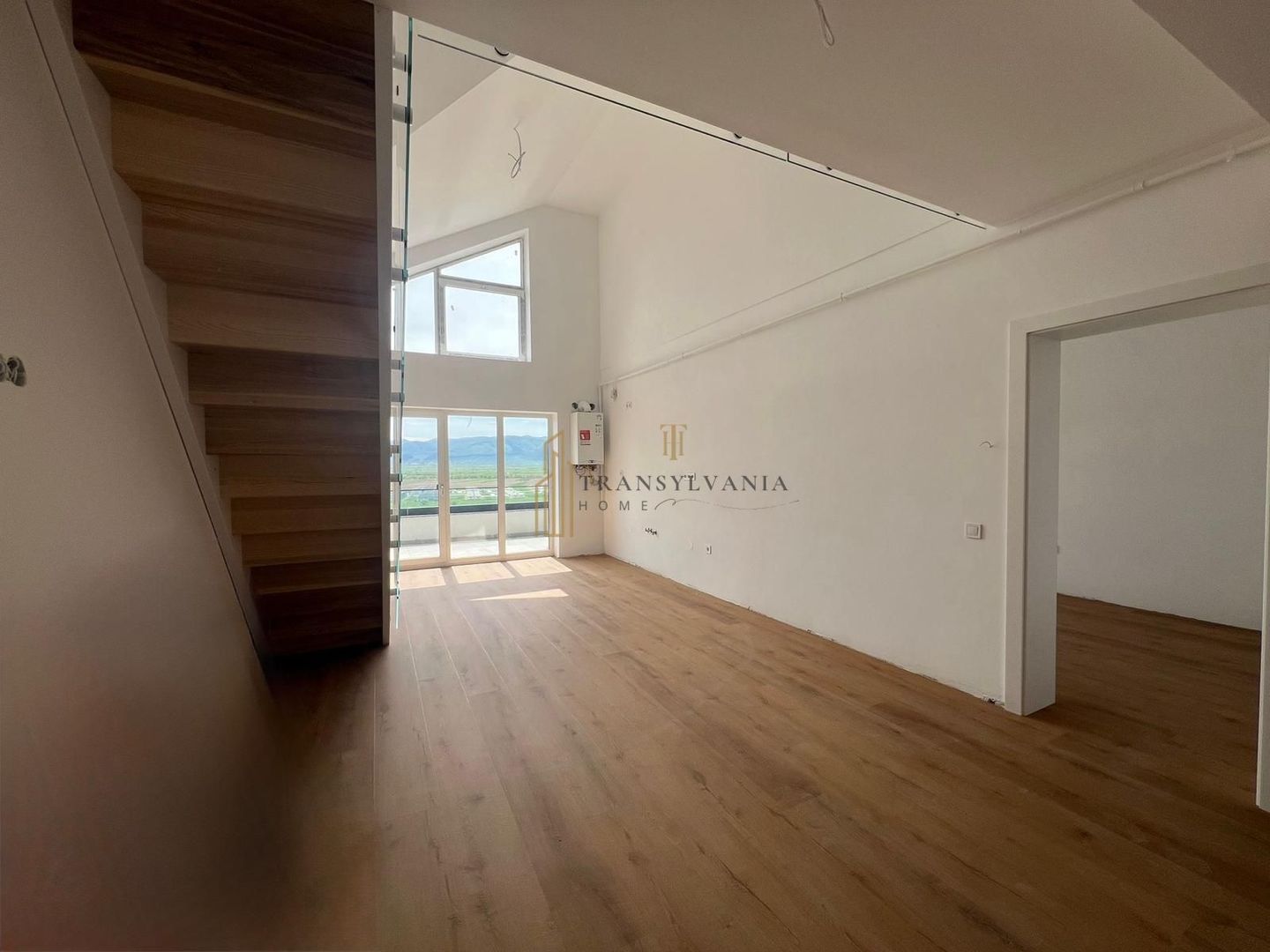 Apartament 4 camere, suprafata generoasa - Poză 3