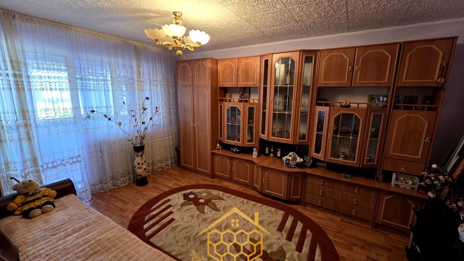 Apartament cu 3 camere in zona centrala - Filiasi - Poză 4