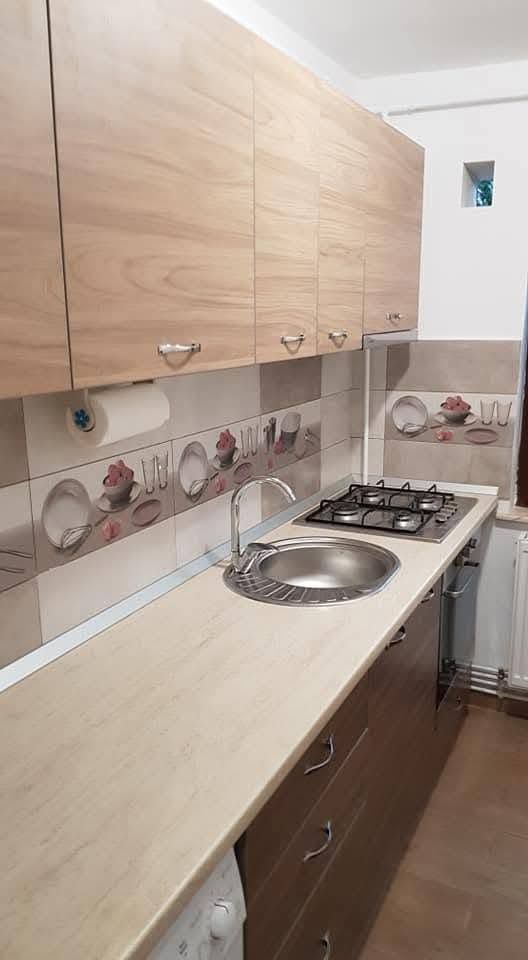 Apartament 2 camere decomandat etajul 1 Podu Ros 400euro - Poză 1