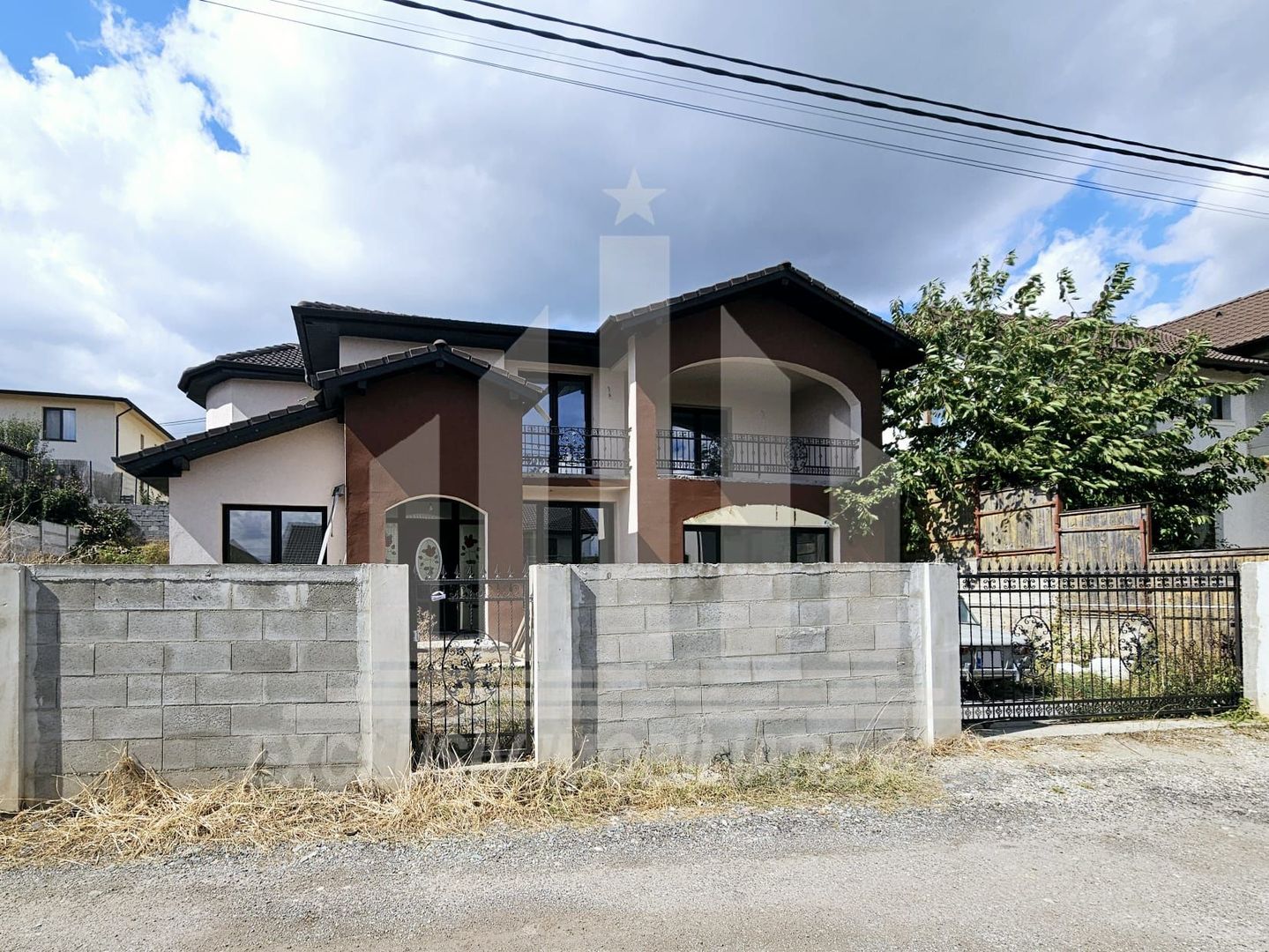 Casa de vanzare in Cetate - zona Piata - Poză 1