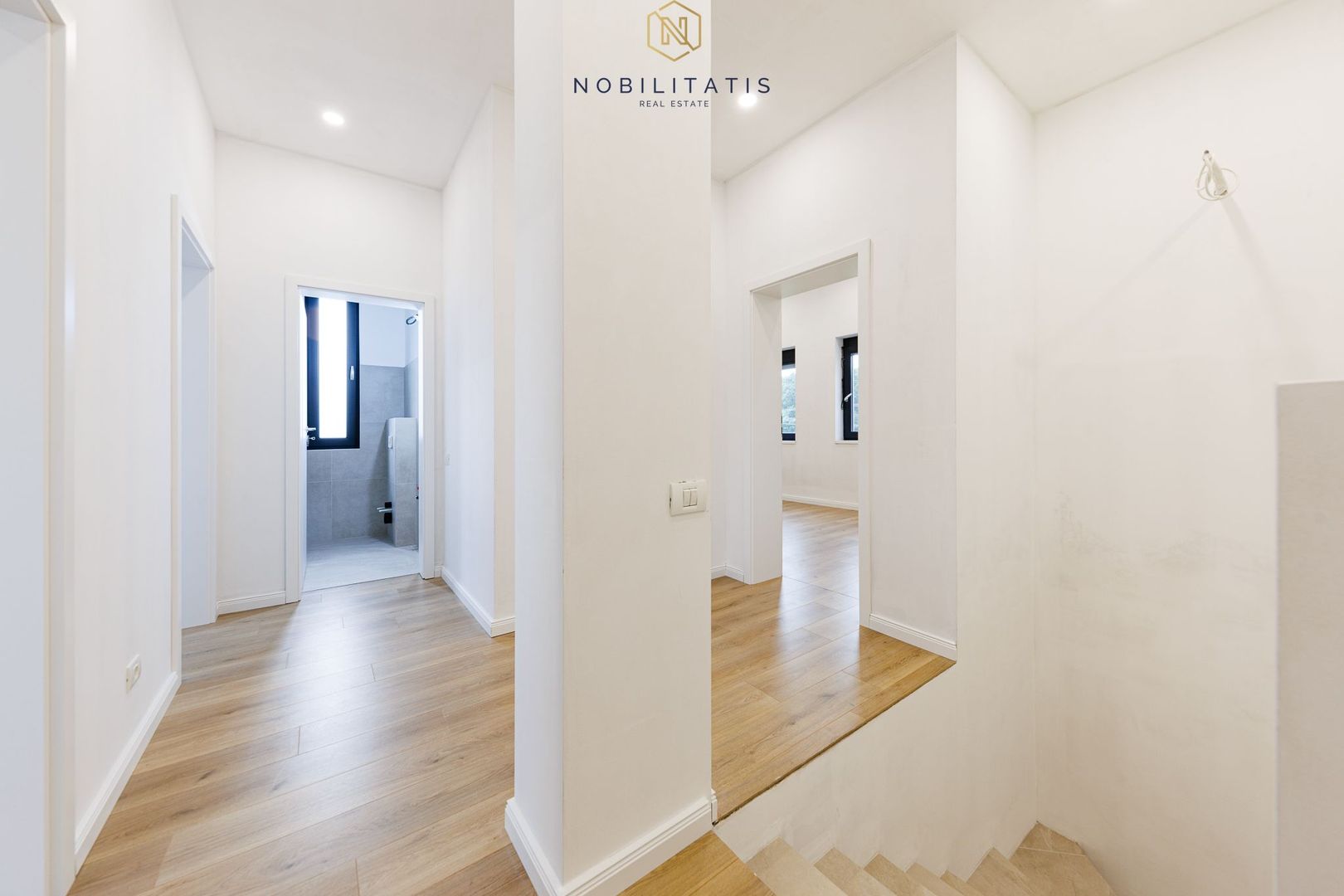 Duplex de vanzare la liziera padurii - 130 mp, 4 bai & 4 dormitoare - Poză 5