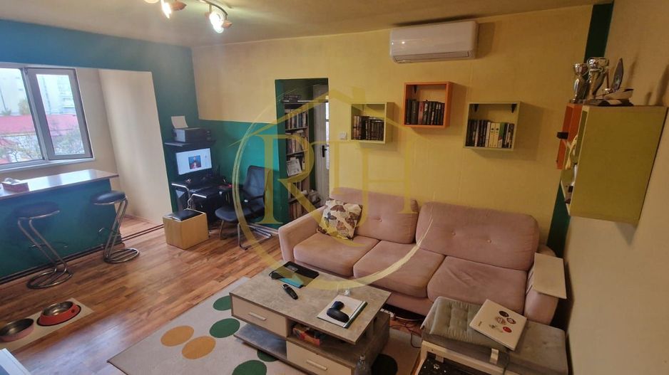 Vand apartament cu 4 camere in zona spitalul judetean,comision ,,0'' - Poză 1