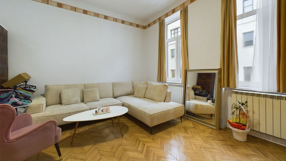 Apartament Central Renovat – Spațiu Generos la Piața Unirii - Poză 12