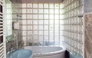 Apartament cu 4 camere si gradina in centrul orasului Brasov - Poză 2