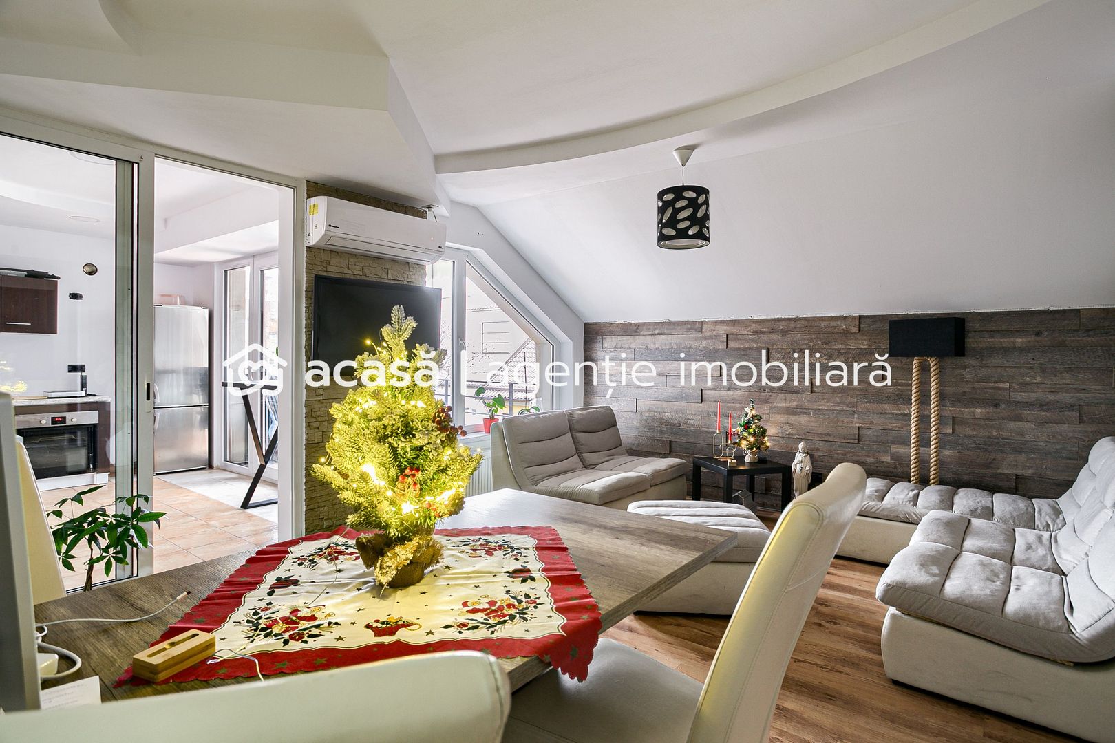 PROPRIETATE VÂNDUTĂ Apartament tip Penthouse în spate la Ziridava - Poză 1