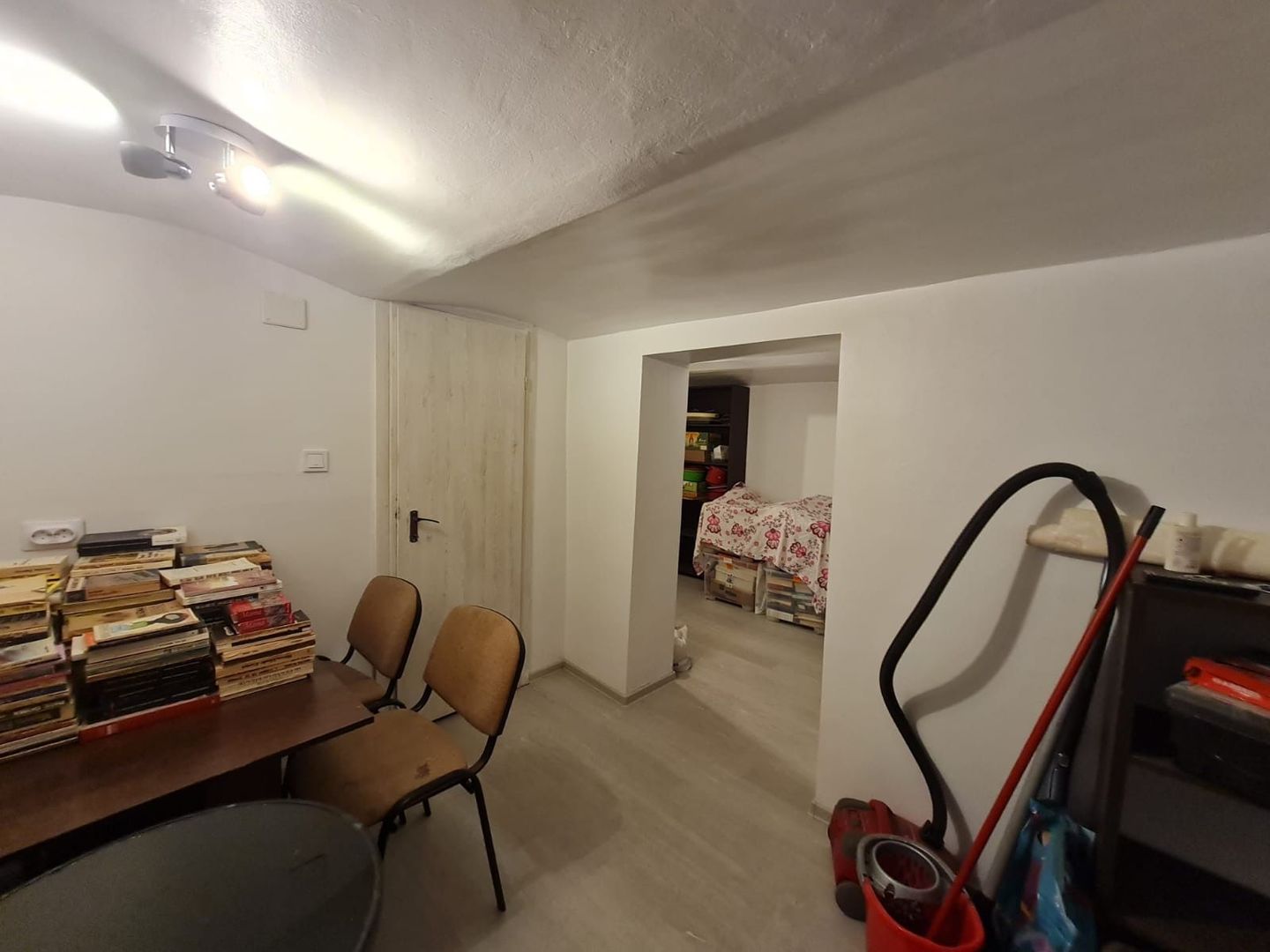Apartament 2 camere,curte comuna/4 proprietari - Poză 8