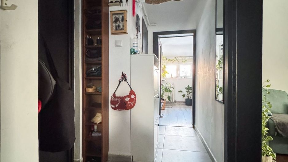 Apartament 2 camere - Domenii, etaj 2/2, centrala noua, curte, boxă, pod. - Poză 12