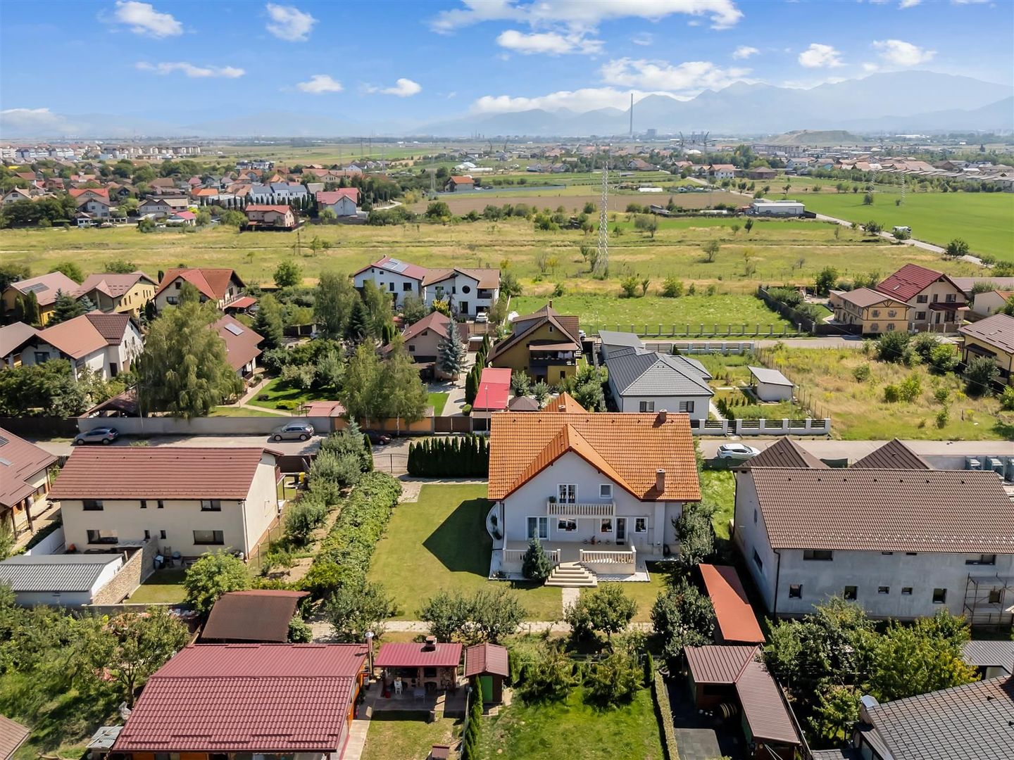Vila / Casa superba cu 5 camere zona | 1032 mp teren |  Sanpetru Brasov - Poză 14