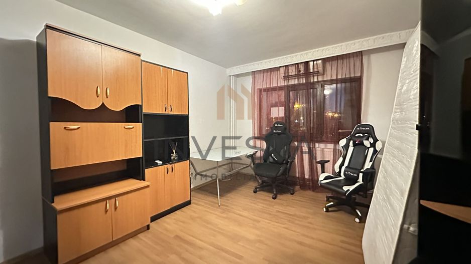 Oportunitate de investite Intre Lacuri! Apartament 3 camere decomandat - Poză 1