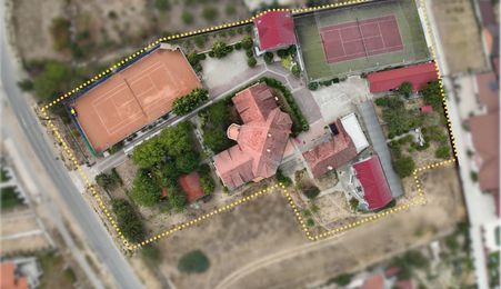 Complex turistic pe un domeniu de 5.375 mp | Sânmartin