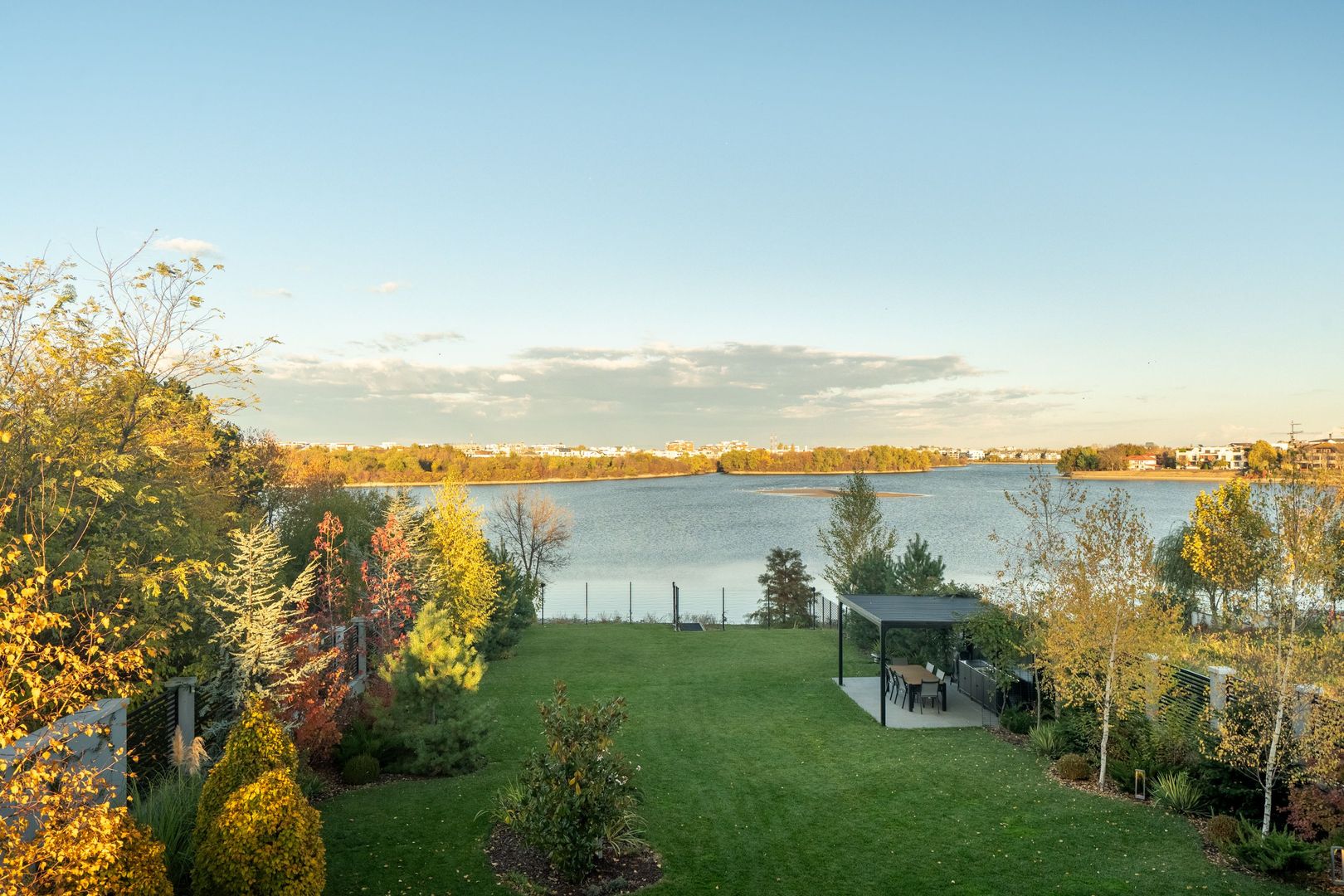 Smart-Home nZEB spectaculoasa Bucuresti Sector 1 cu deschidere lac -teren 2000mp - Poză 45