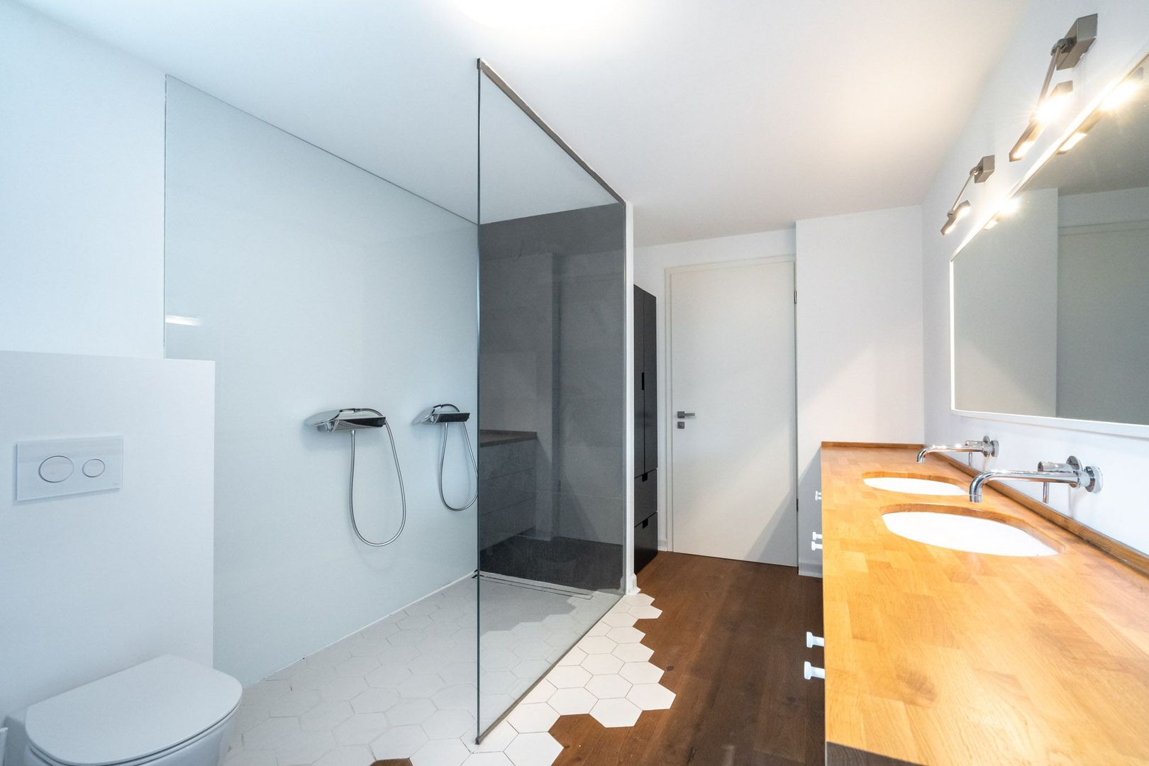 COMISION 0% - Vila eleganta P+2E 380 mp utili, teren 470mp, lac propriu + ponton - Poză 13