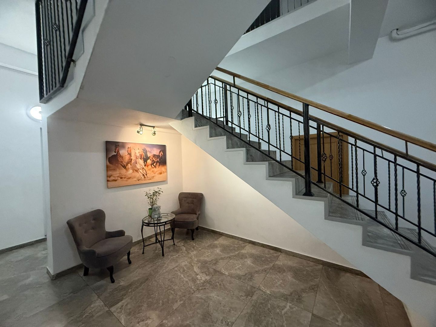 GARSONIERA DE LUX DECOMANDATA MOBILATA SI UTILATA 40MP - Poză 10