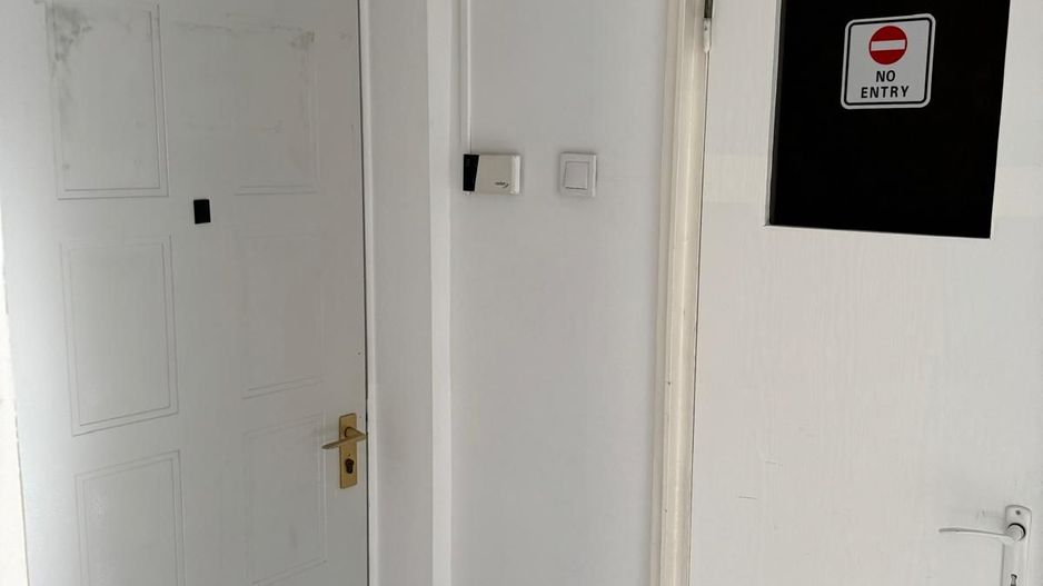 De închiriat: apartament 3 camere - nemobilat - ideal birou - Gorjului - Poză 15