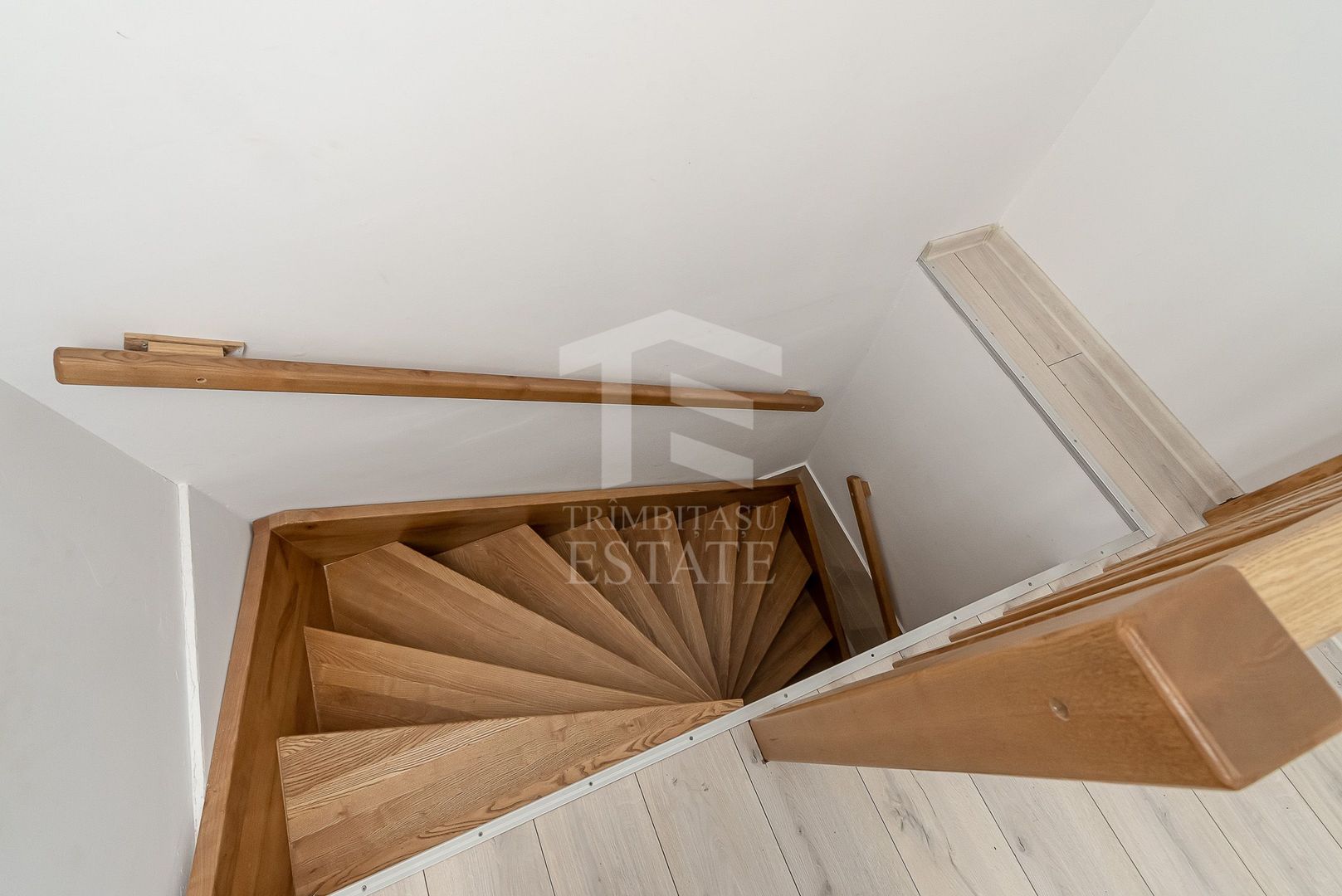 Casă modernă în Tâncăbești – 5 camere și natură la doi pasi - Poză 15