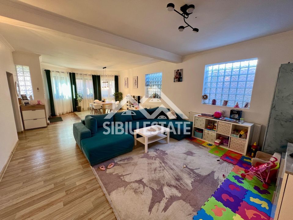 Casa moderna, spațioasa, curte generoasa pe un nivel în Sura Mare - Poză 3