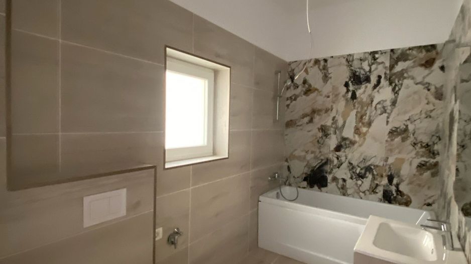 Giroc-Neptun | 2-3 Camere | Centrala proprie | Loc de parcare - Poză 2