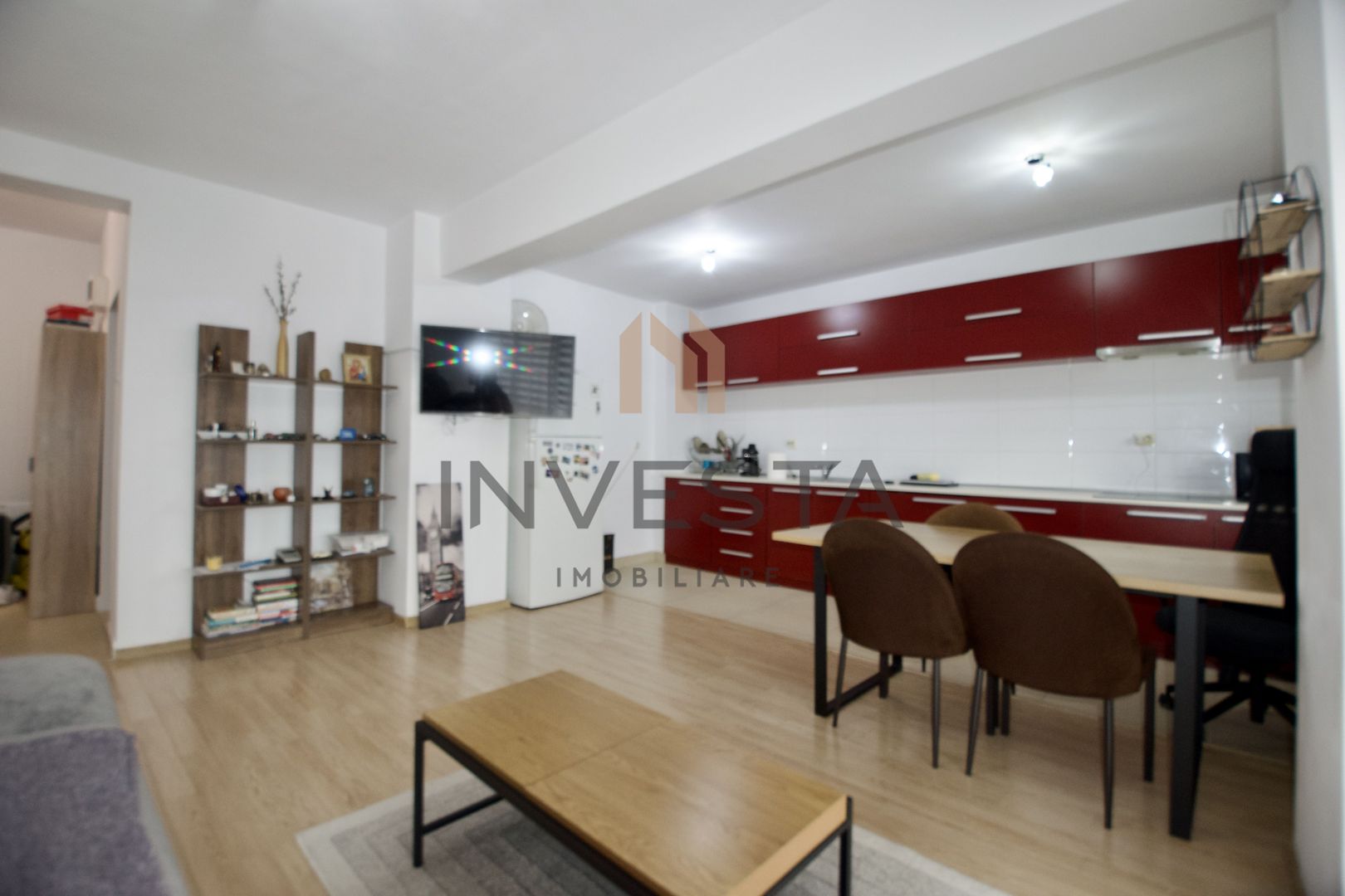 APARTAMENT DE VANZARE 2 CAMERE BUNA ZIUA - Poză 1
