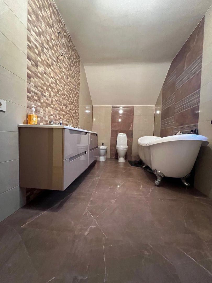 Casa individuala pozitie foarte buna si teren generos - Poză 13