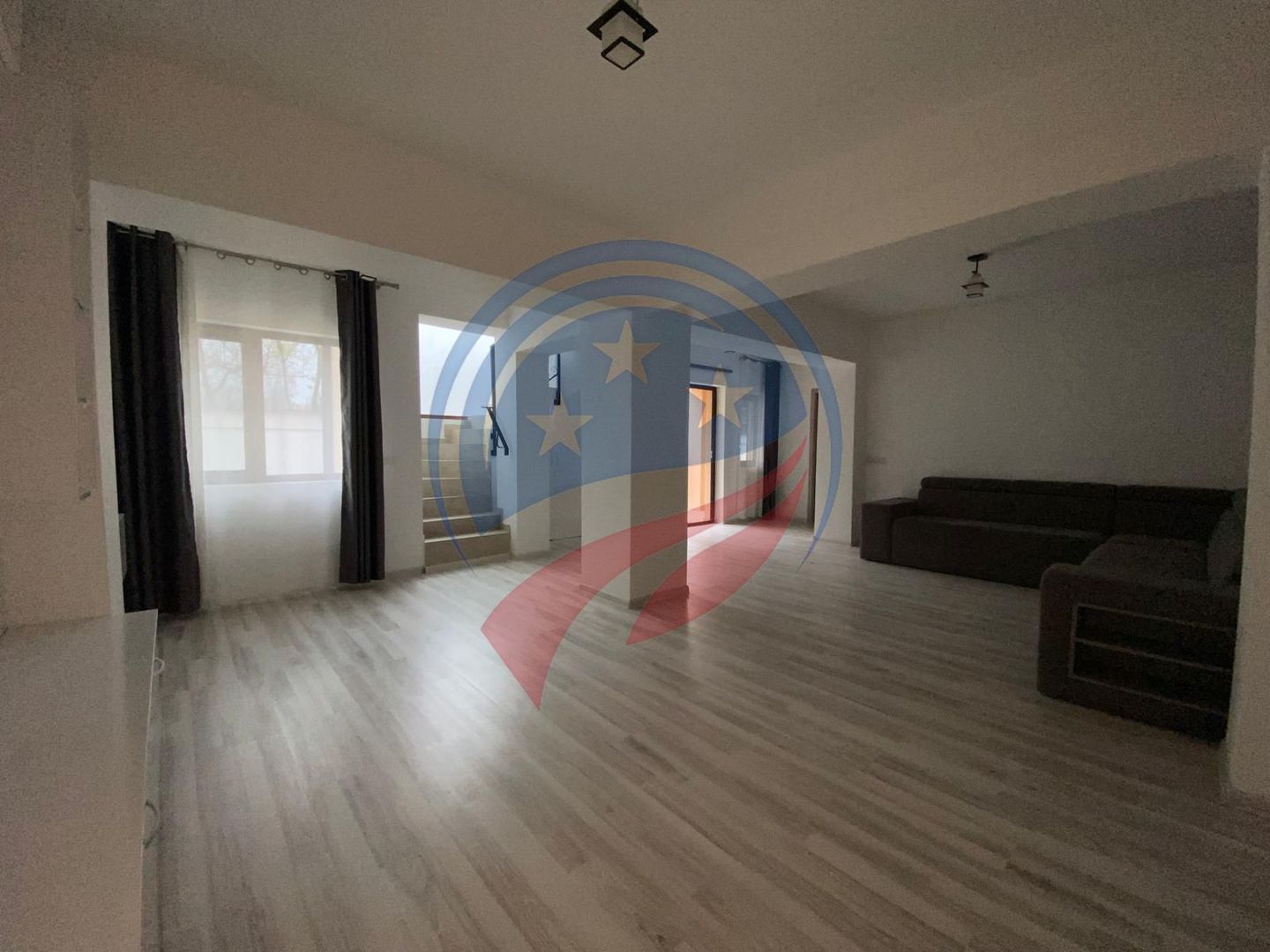 CASA FINALIZATA SI MOBILATA ZONA LAPUS - Poză 2