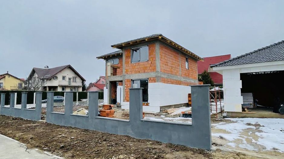 Casa semifinisata P+E zona Oncea - Poză 5