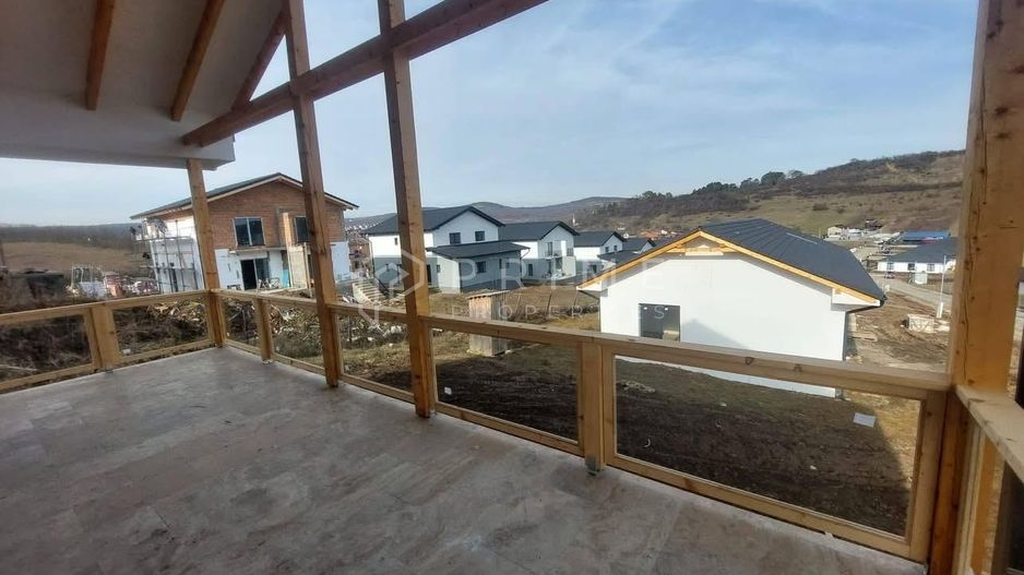 Vilă chalet modern cu perete panoramic de sticlă - Livezeni, Mureș - Poză 5