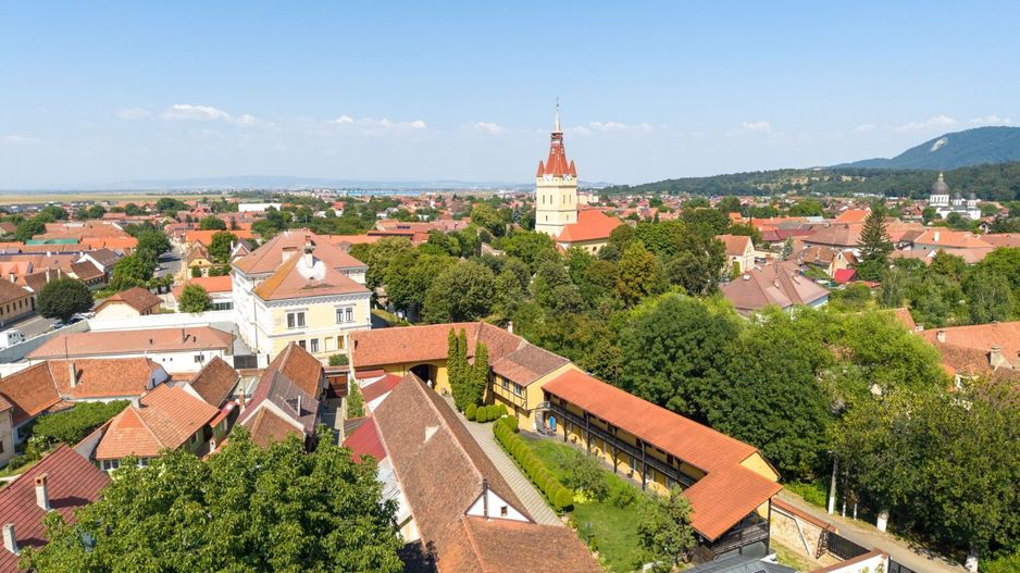 Proprietate turistică în centrul Cristianului 760 mp, teren 1.700 mp - Poză 3