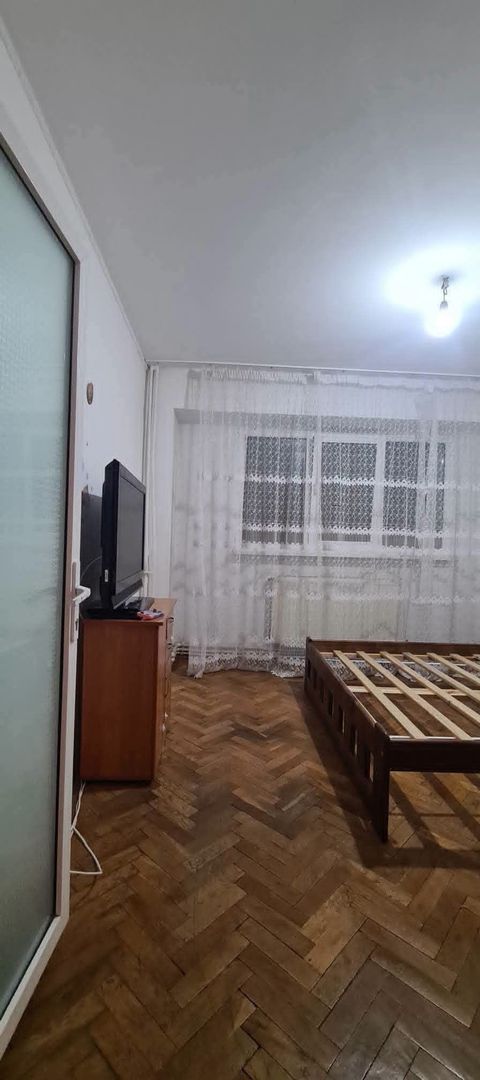 De vanzare apartament cu 2 camere, central, Bloc BR, et. 2, 76.000 euro - Poză 5