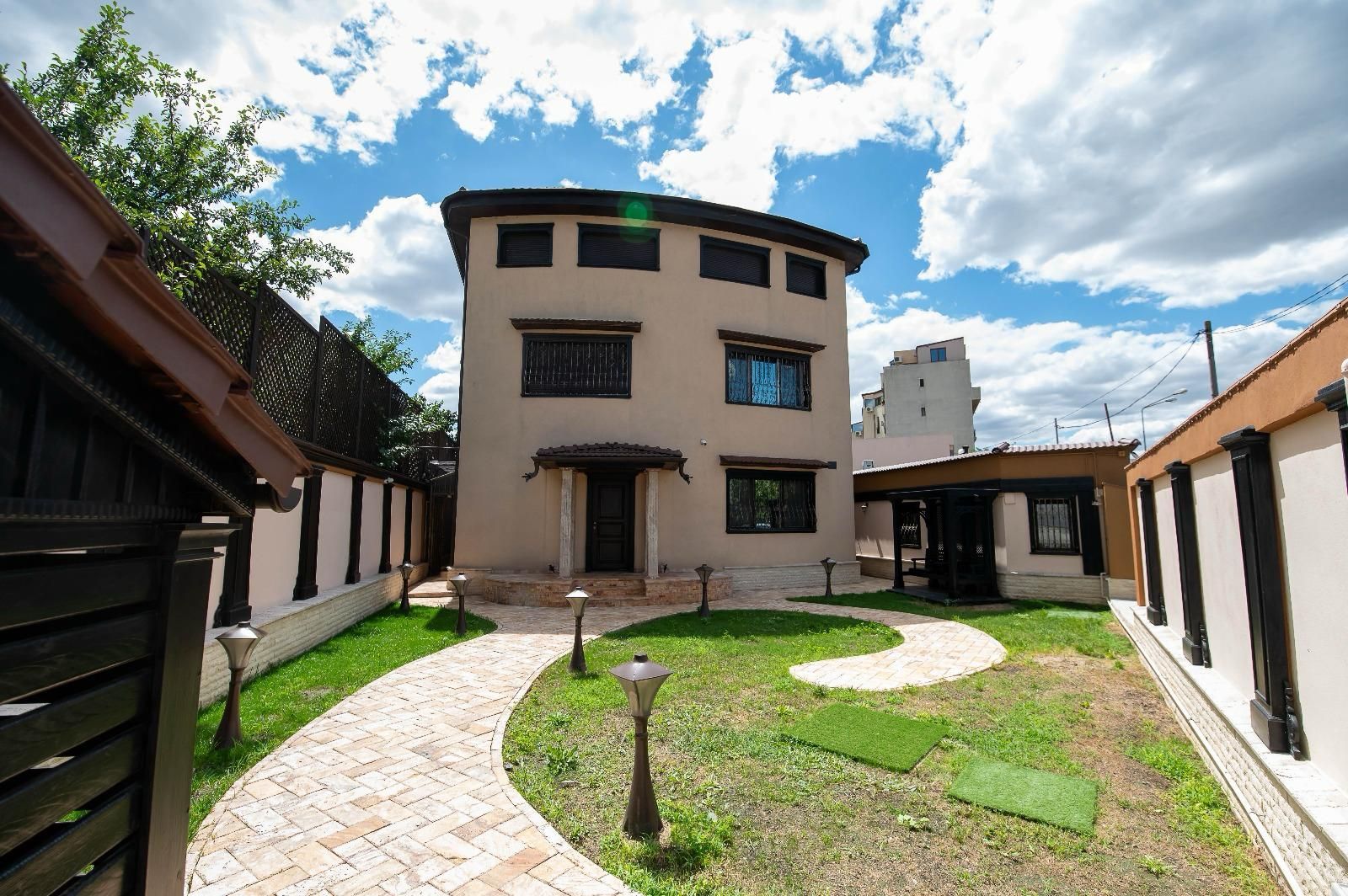 Imobil 28 CAMERE pretabil CAMIN BATRANI- GRADINITA-CLINICA MEDICALA - Poză 1