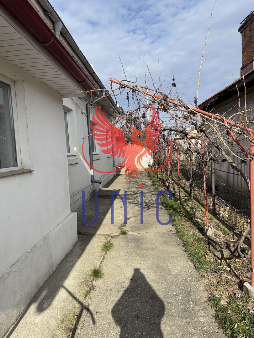 Casa situata in orasul Bals! - Poză 21