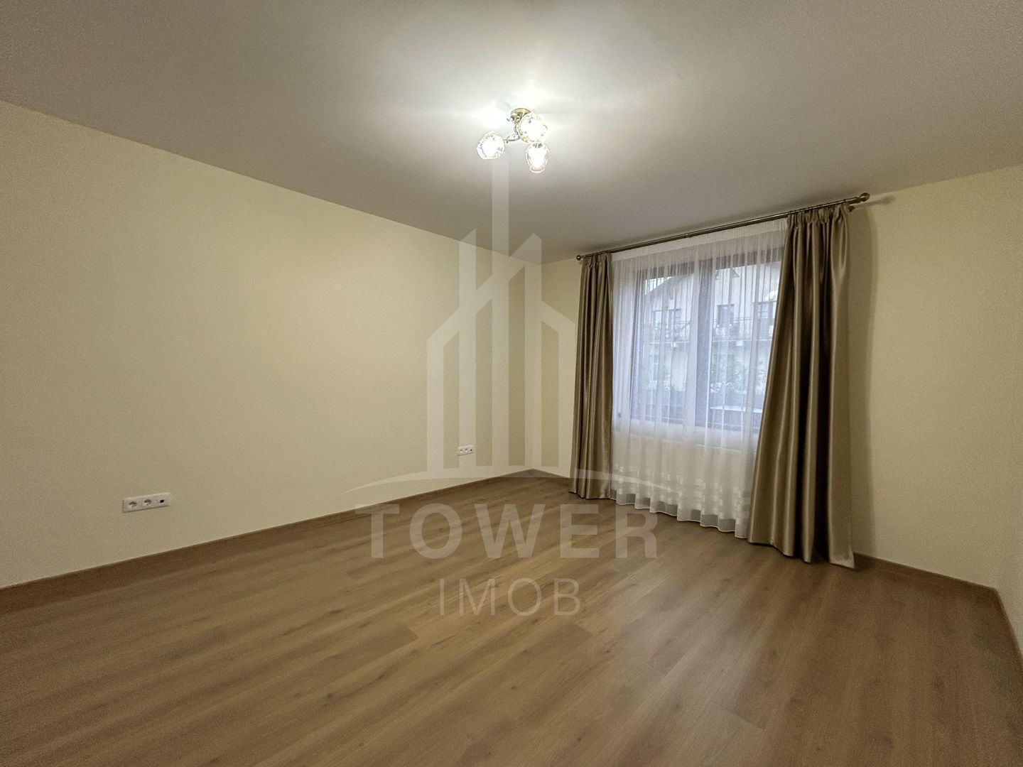 Casă de închiriat curte proprie, subsol pod, garaj - Central - Poză 10