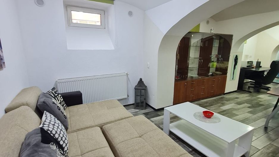 Apartament open-space pretabil pentru birou sau de locuit - Poză 1