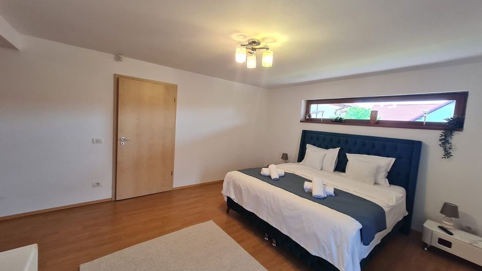 Vila spațioasă și recent renovată în Ghiroda! - Poză 72