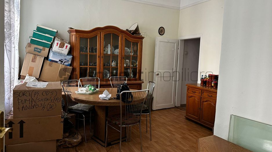 Apartament la casa cu 4 camere si acces auto, ultracentral - Poză 11