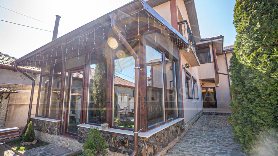 Casa De Vanzare in Palazu Mare - Teren de 455 mp cu Piscina si Garaj - Poză 4