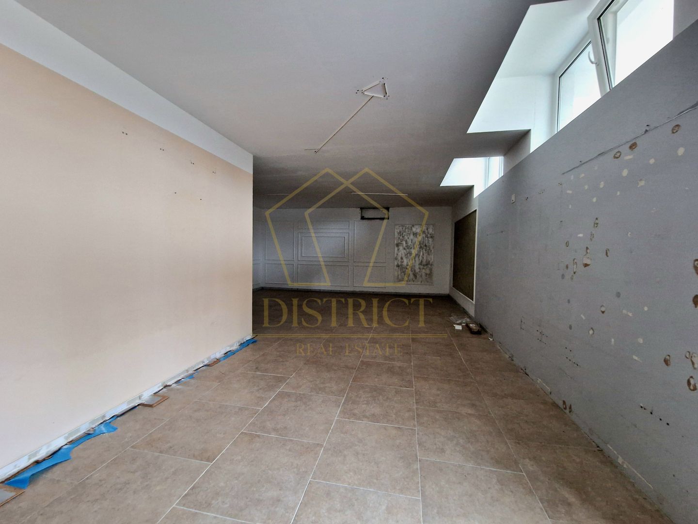 Spatiu Comercial tip Hala I Zona Circumvalatiunii - Poză 1