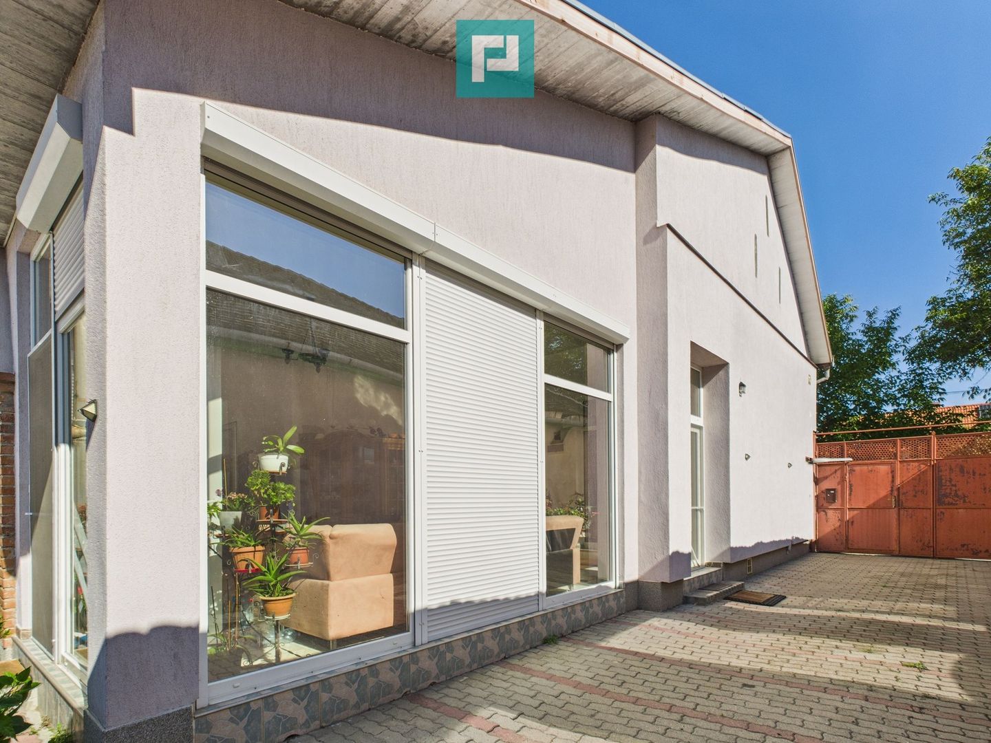 Casă cu piscină și teren generos, Sântana - Poză 1