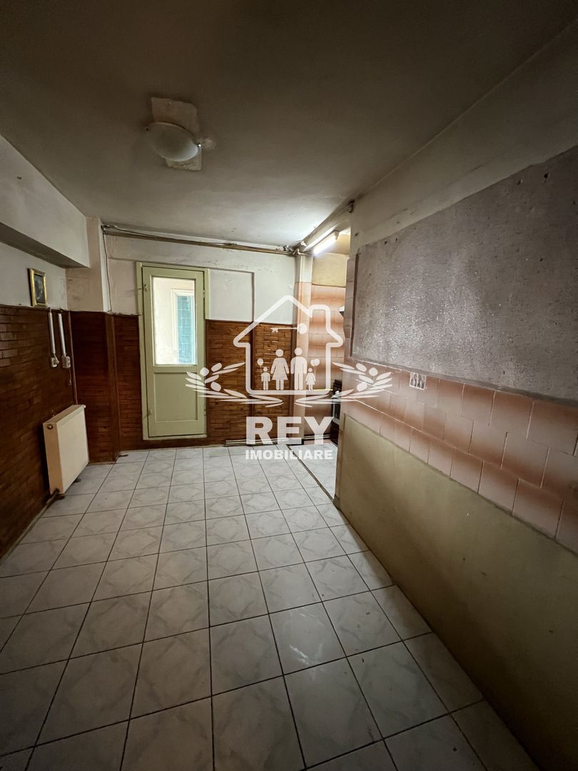 Apartament 4 camere decomandate 4 balcoane etaj 1 Str. Bâlea/Sibiu - Poză 11