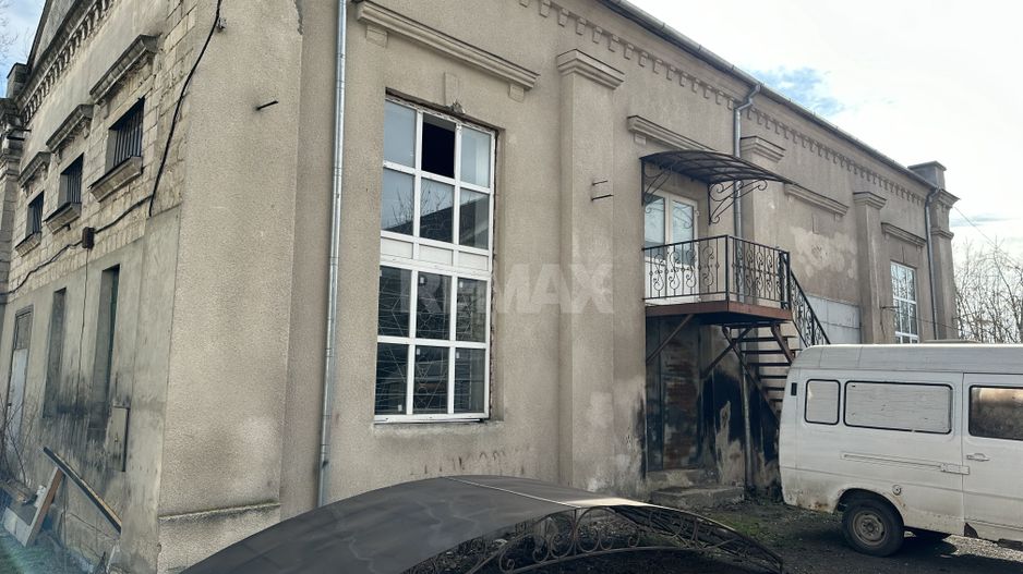 De vânzare spațiu comercial cu suprafața totală de 500m2  pe teren de 7ari în centru Orheiului. - Poză 3