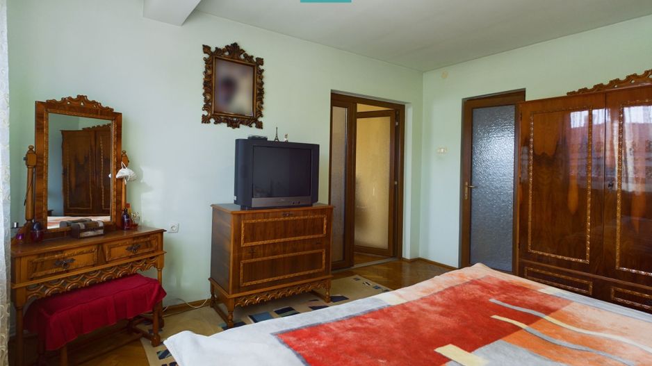 Casă solidă și impunătoare în Grădiște - Poză 5