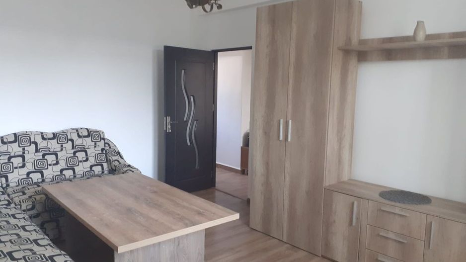 Închiriez apartament cu doua camere - Poză 2