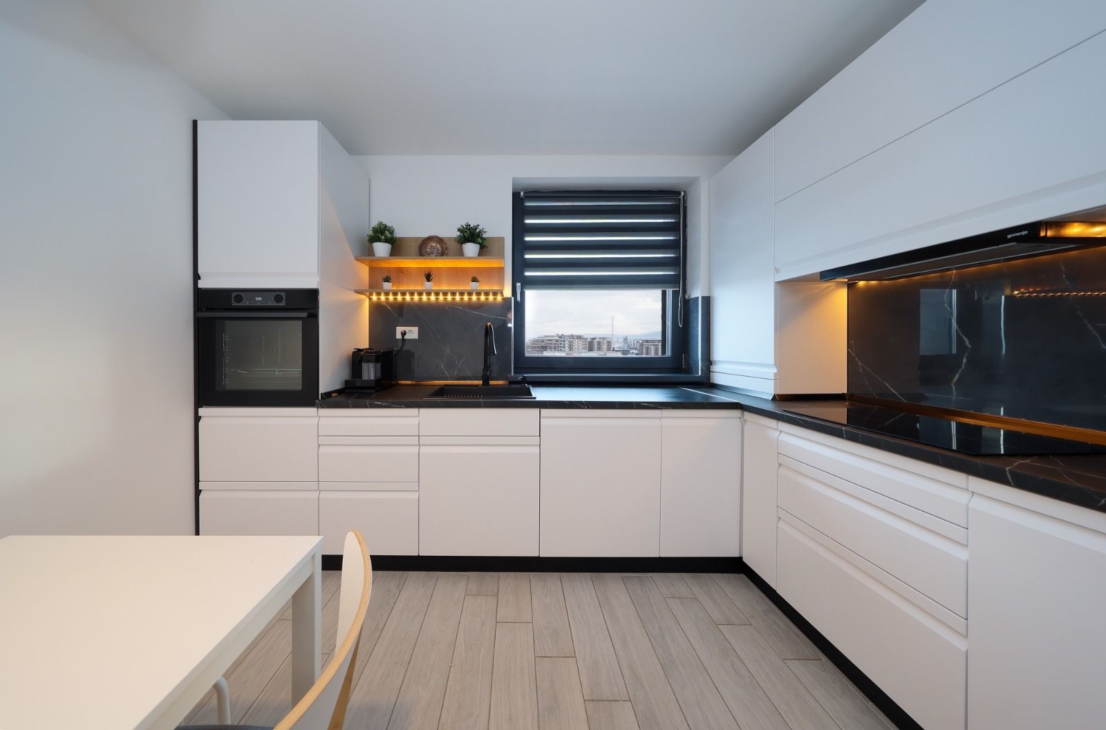 Apartament 2 camere,80 mp utili+parcare subterana-Coresi - Poză 14