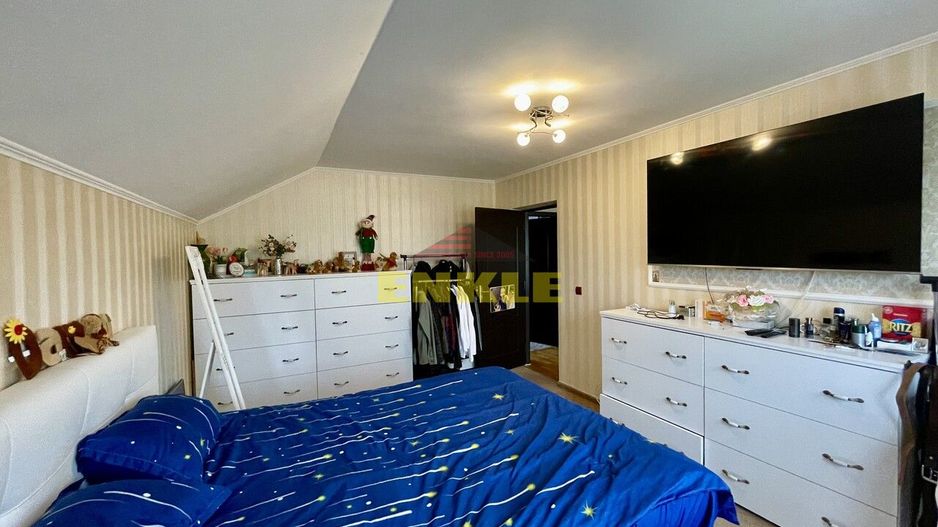 De vânzare casă cu suprafața de 250 mp plus 900 mp teren - Poză 5