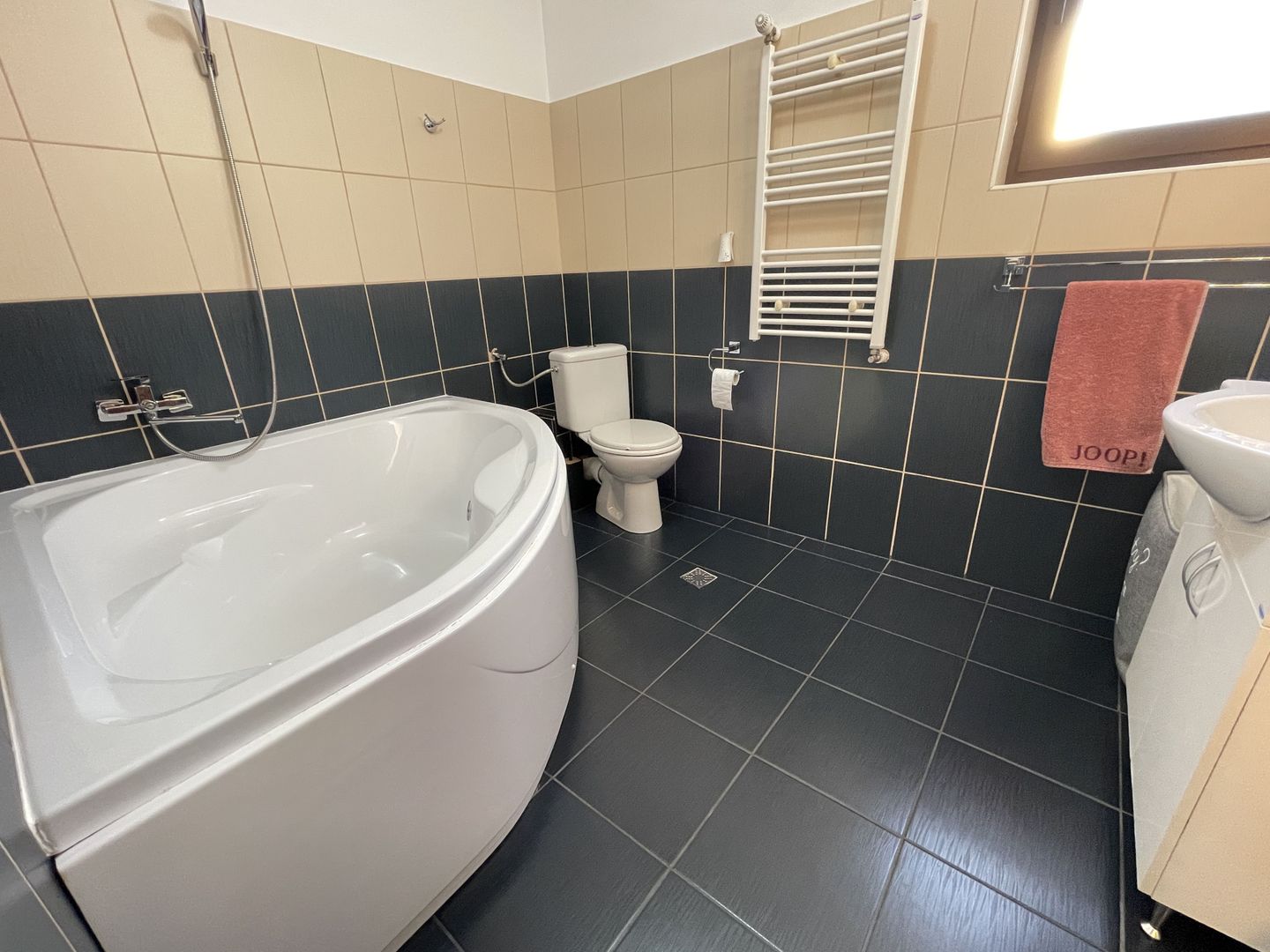 Casa moderna, frumos amenajata in zona Bogdanestilor - Poză 33