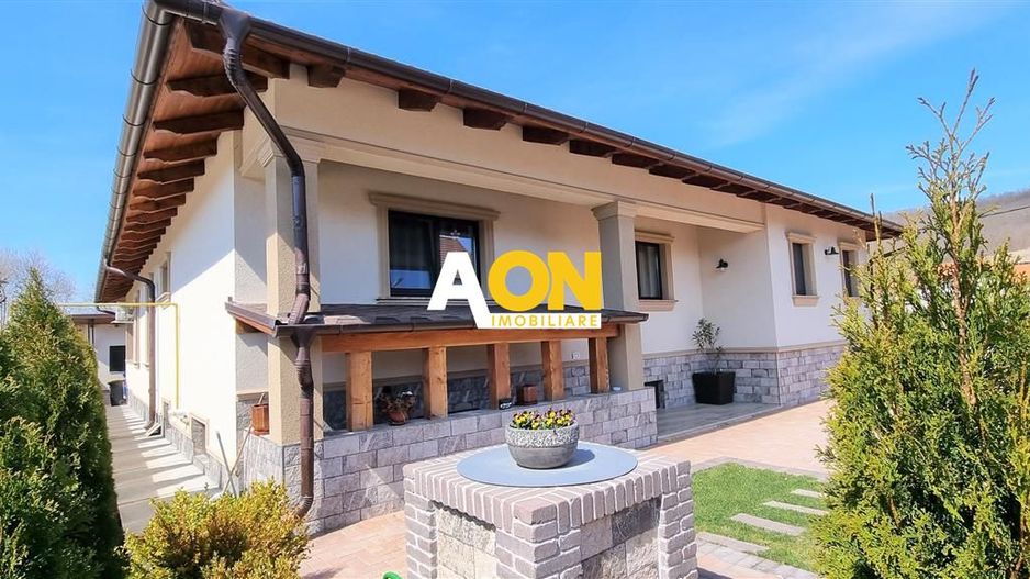 Casa 4 camere finisaje de lux 950 mp teren Com. Ciugud - Poză 24